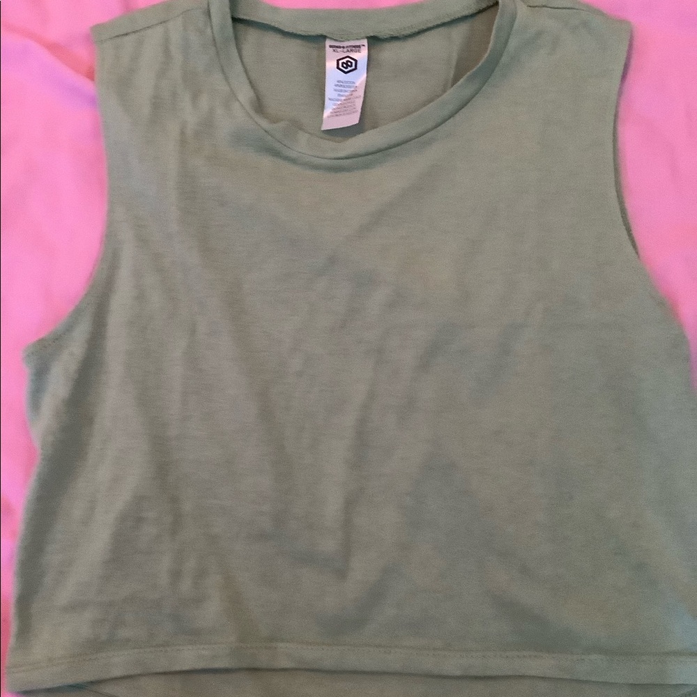 Green cropped workout shirt. Size xtra large. FITS smaller!